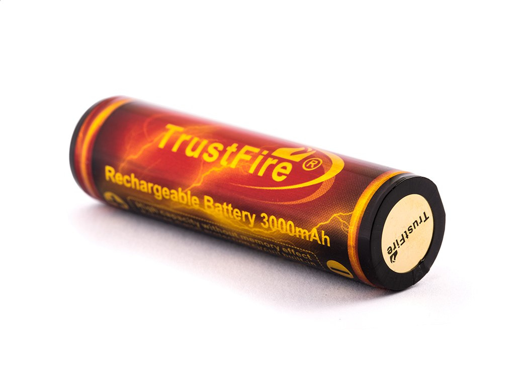 Trustfire 18650 3000mAh 3.6 V - 3.7 V Li-ion Chroniony ( PCB ) Trustfire 18650 3000mAh 3.6 V - 3.7 V Li-ion Chroniony ( PCB )