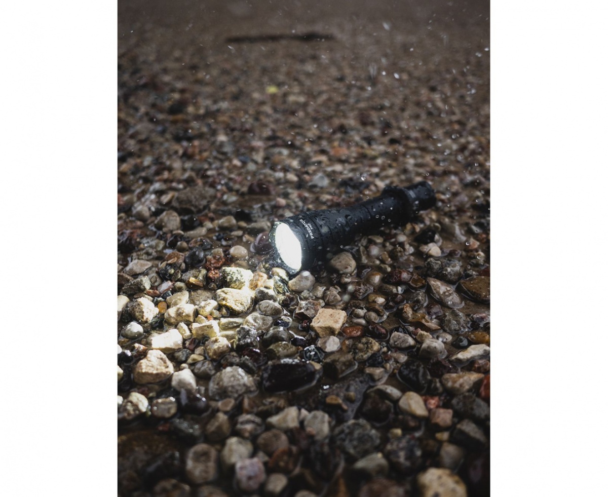 Latarka taktyczna PREDATOR PRO MAGNET USB Warm1400 lm Armytek Latarka taktyczna PREDATOR PRO MAGNET USB Warm1400 lm Armytek