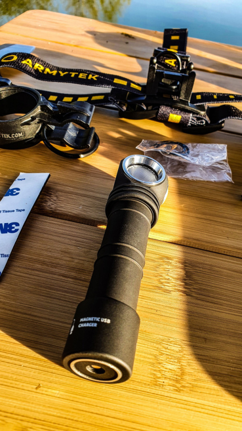 Latarka czołowa WIZARD C2 PRO Magnet USB Armytek 2330 lm światło ciepłe Latarka czołowa WIZARD C2 PRO Magnet USB Armytek 2330 lm światło ciepłe