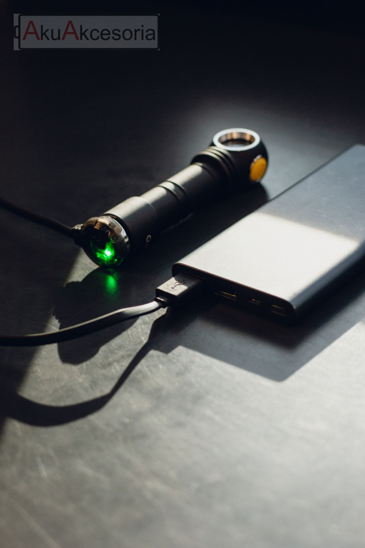 Latarka czołowa WIZARD C2 PRO Magnet USB Armytek 2330 lm światło ciepłe